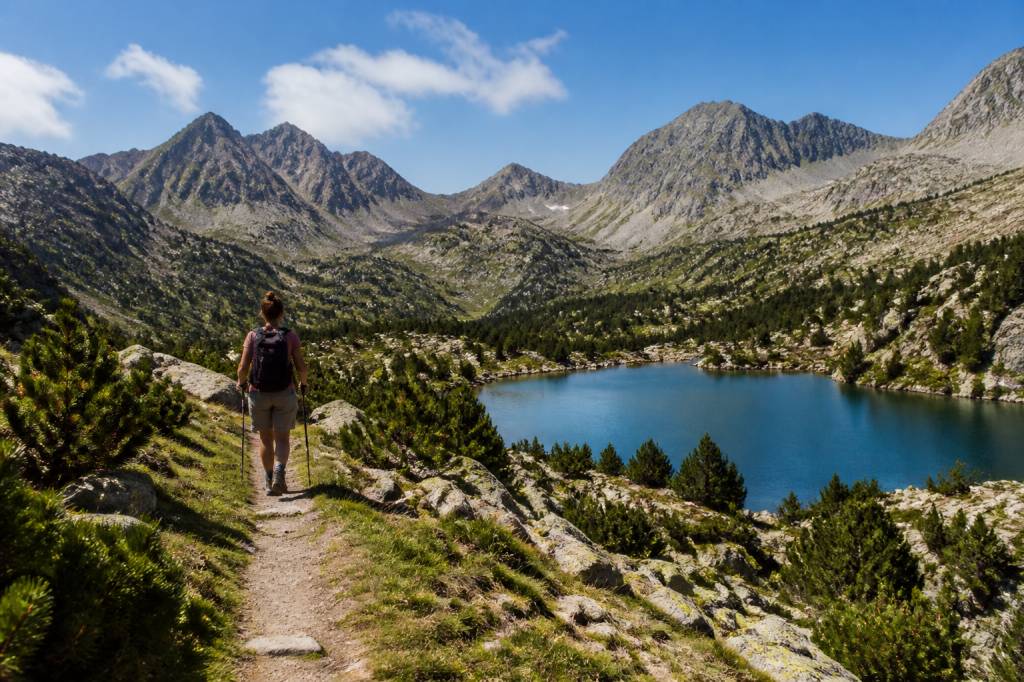 Randonnée dans les Pyrénées catalanes : lacs d’altitude, villages de charme et panoramas spectaculaires Randonnée dans les Pyrénées catalanes : lacs d’altitude, villages de charme et panoramas spectaculaires